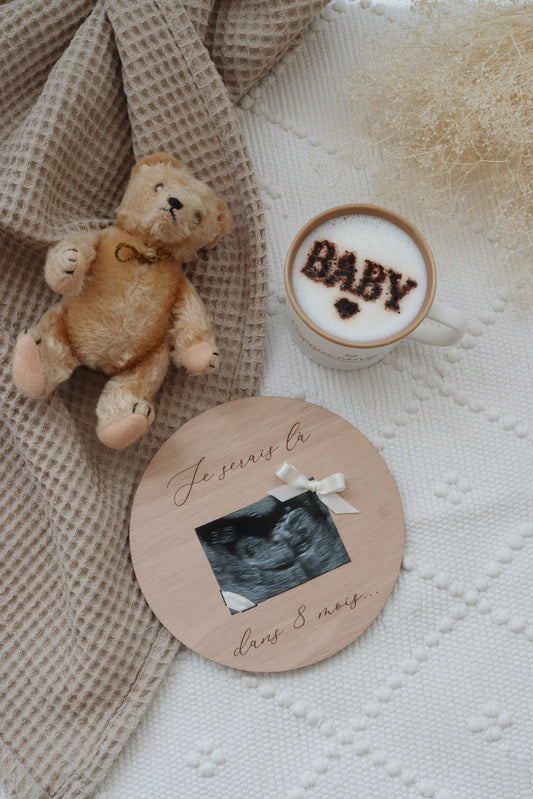 Pregnancy announcement card